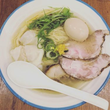 事務所のすぐそば麺宿志いな