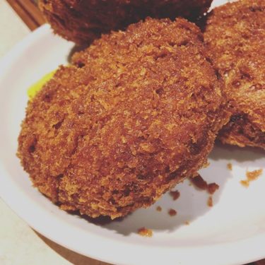 上野でうまーいコロッケを食べた。