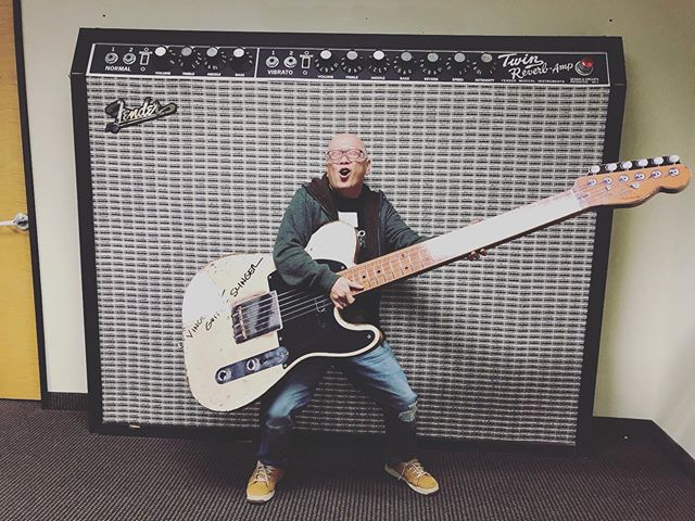 Fenderのロスはコロナにある工場。│fieldwork_saiji｜さすらいの